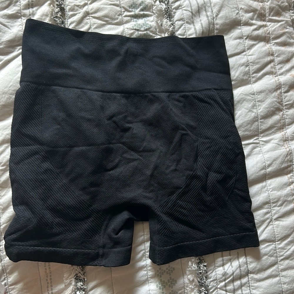 Shein booty scrunch biker shorts size small